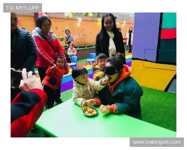 蒙眼喂食挑战：一场考验味觉与信任的有趣互动游戏